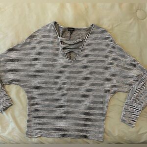 Buckle Black and White Patterned Long Sleeve Top